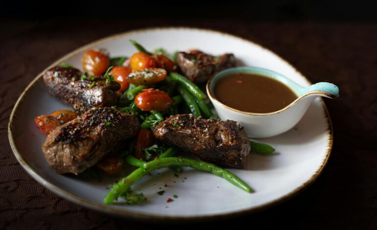 Why Everyone Loves Slow Cooker Beef Tips for Rich Gravy